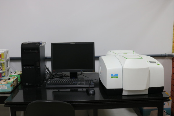 Espectrofotômetro FT-IR marca PerkinElmer